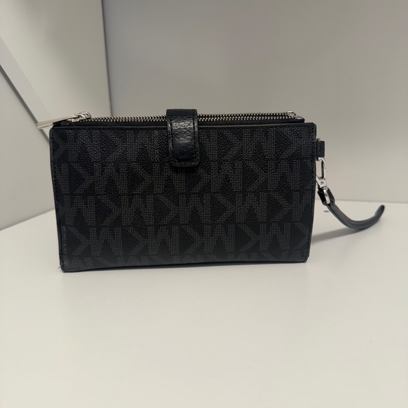 Michael Kors Wallet/phone holder wristlet - Picture 2 of 5